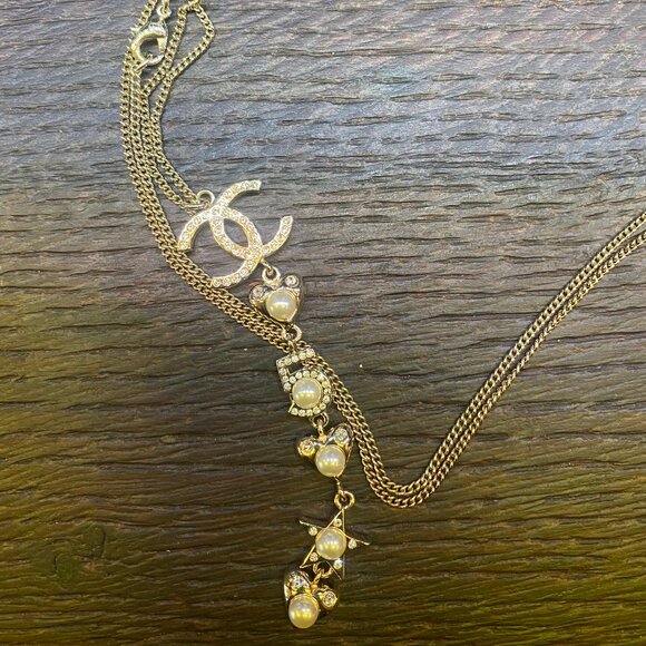 CHANEL NECKLACE with pendant charms - Picture 5 of 6